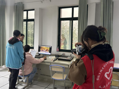 光影筑夢，愛心同行——文新青服赴迎龍中學(xué)開展公益攝影攝像志愿服務(wù)活動(dòng)紀(jì)實(shí)